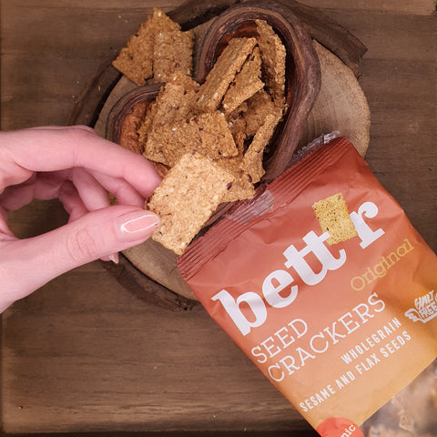 Egy doboz Bio Bett'r teljes kiőrlésű keksz magvakkal